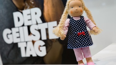 Spielwarenmesse 2017: Puppe "Leni" der Puppen Manufaktur Käthe Kruse - sie ist auch utschen Kinofilm "Der geilste Tag" zu sehen | Bild: picture-alliance/dpa