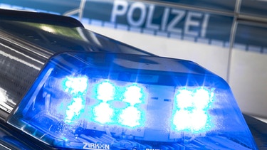 Blaulicht auf dem Dach eines Polizeiautos (Symbolbild) | Bild: picture-alliance/dpa