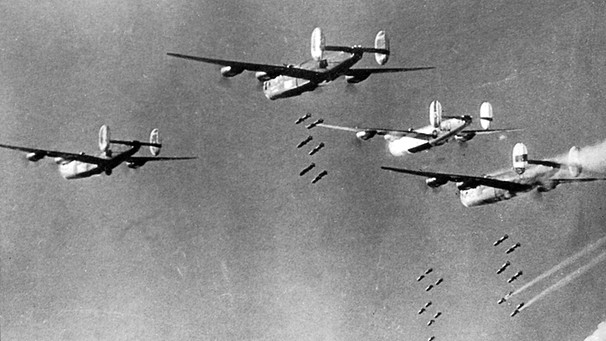 Bomberverband der US-Luftwaffe im Zweiten Weltkrieg | Bild: picture-alliance/dpa