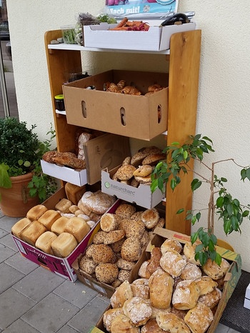 Das Foodsharing-Regal vor dem Café Martha  | Bild: Ute Rummel
