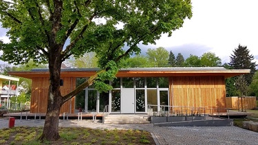 Das Gemeindezentrum Heroldsberg, ein klimafreundliches Gebäude aus Holz und Glas. | Bild: Thilo Auers, Evang.-Luth. Kirchengemeinde Heroldsberg