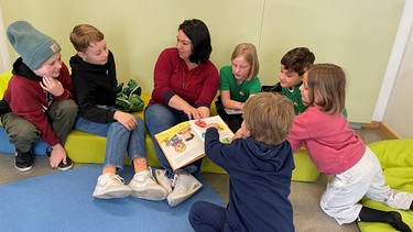 Bianca Hieke-Meier war Buchhalterin, will aber lieber mit Kindern arbeiten. Sie lässt sich zur pädagogischen Fachkraft ausbilden. | Bild: BR/Frank Strerath