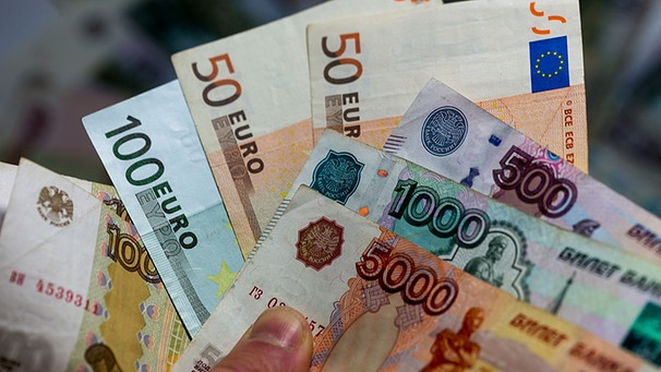 Euro- und Rubel-Scheine | Bild: picture-alliance/dpa