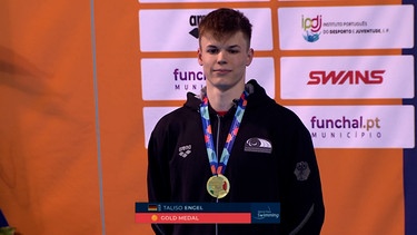 Para-Schwimmer Taliso Engel mit Goldmedaille | Bild: BR