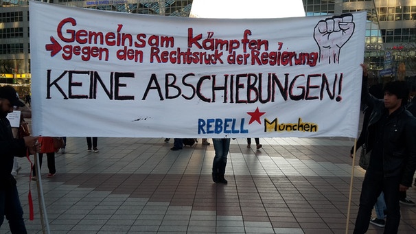 München, 27. März 2017: Protest am Flughafen gegen geplante Abschiebung von Afghanen | Bild: BR / Birgit Grundner