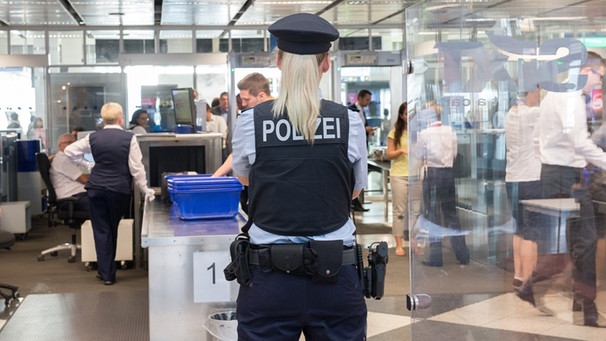 Sicherheitskontrolle am Münchner Flughafen | Bild: picture-alliance/dpa