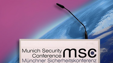 Rednerpult mit Logo der Sicherheitskonferenz  | Bild: dapd; br; montage:br