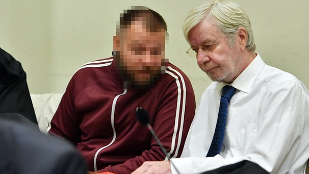NSU-Prozess: Angeklagter Andre E. neben seinem Anwalt | Bild: Jörg Koch/picture alliance/AA