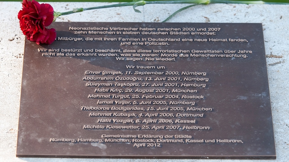 Namen der NSU-Opfer auf Gedenktafel am Halitplatz in Kassel | Bild: dapd / Swen Pförtner