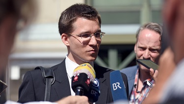 Mathias Grasel am 1.7.2015 nach seinem ersten Prozesstag | Bild: picture-alliance/dpa