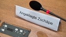 Mikrophon für die Angeklagte Beate Zschäpe | Bild: dpa/pa/Peter Kneffel