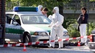 Hier wurde Martin Arnold angeschossen: Polizisten der Spurensicherung arbeiten auf der Heilbronner Theresienwiese | Bild: picture-alliance/dpa
