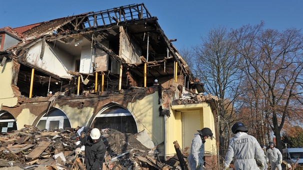 NSU-Prozess: Abgebranntes Haus in der Zwickauer Frühlingsstraße 26 | Bild: picture-alliance/dpa