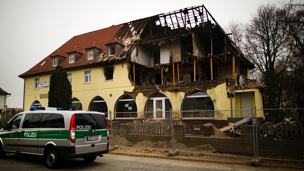 Wo der NSU wohnte: das durch eine Explosion zerstörte Haus in der Frühlingsstraße in Zwickau | Bild: picture-alliance/dpa
