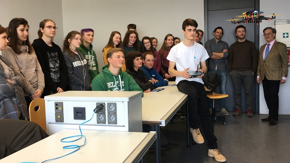 Schüler bauen Drohnen im ErasmusPlus-Projekt am Korbinian-Aigner-Gymnasium in Erding | Bild: BR/Gerhard Brack