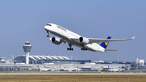 Jubiläum: 25 Jahre Flughafen München. Start eines Airbus A350-900 der Lufthansa. | Bild: Flughafen München/Alex Tino Friedel 
