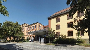 Die Hoftex Group, die unter anderem Garne sowie Deko- und Vliesstoffe herstellt, wird die Produktion von Heimtextilien in Münchberg zum Ende des ersten Quartals 2024 schließen. 90 Arbeitsplätze sind betroffen. | Bild: Hoftex Group (Archiv) 