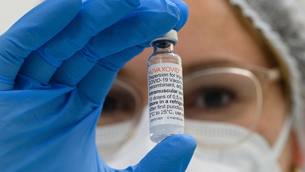 Novavax-Impfung startet in Oberfranken | Bild: dpa-Bildfunk/Robert Michael