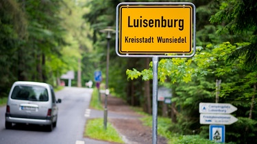 Ortsschild der Luisenburg bei Wunsiedel  | Bild: picture-alliance/dpa