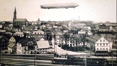 Zeppelin fliegt über Münchberg: Postkarte von 1909 | Bild: Stadtarchiv Münchberg