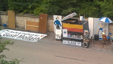 Das Wiederaufnahmeverfahren gegen Gustl Mollath in Regensburg wird von Protesten begleitet. | Bild: Margit Ringer / BR