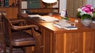 Arbeitszimmer mit dem berühmten Schreibtisch von Papst Benedikt XVI. | Bild: Institut Papst Benedikt XVI./Wolfgang Steck