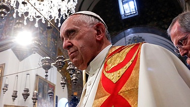 Papst Franziskus in der apostolischen Kathedrale von Etchmiadzin | Bild: reuters/Allessandro Bianchi