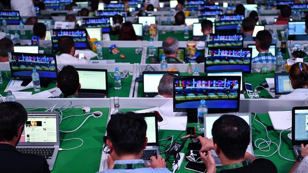 Jousnalisten arbeiten während der Olympischen Spiele in Rio an PCs. (Symbolbild) | Bild: picture-alliance/dpa