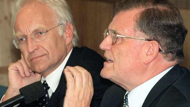 Die Ministerpräsidenten Edmund Stoiber (l, Bayern) und Erwin Teufel (Baden-Württemberg) am 19.06.1998  | Bild: picture-alliance/dpa