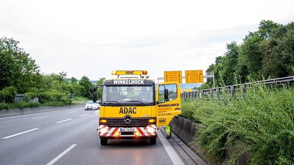 ADAC-Abschleppdienst bei Waiblingen | Bild: picture-alliance/dpa