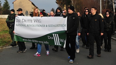Demonstration der Partei "Der Dritte Weg" am 16.11.2013 in Wunsiedel | Bild: Jonas Miller/BR