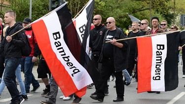 Bamberger Rechtsextreme beteiligen sich an Neonazi-Demonstration in Saalfeld (1.05.2015) | Bild: BR/Jonas Miller