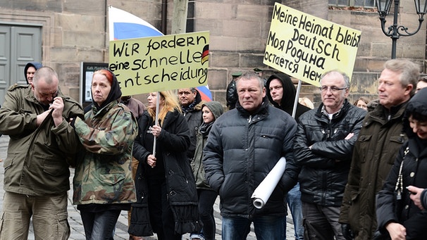 Russlanddeutschen demonstrieren auf dem Nürnberger Jakobsplatz am 6.03.2016 | Bild: BR/Jonas Miller