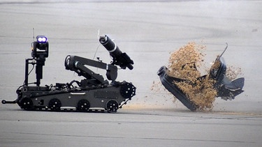 Roboter bei der Polizei | Bild: picture-alliance/dpa