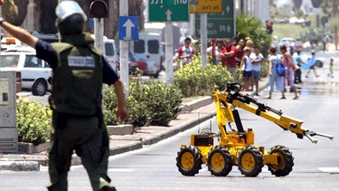 Roboter bei der Polizei | Bild: picture-alliance/dpa