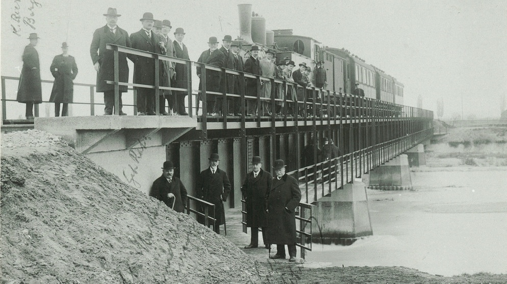 Sonderfahrt zur Eröffnung der Strecke Lechhausen in Augsburg, Bild Osrambrücke, 1926 | Bild: Augsburger Localbahn