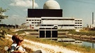 Atomkraftwerk Gundremmingen: Block A mit Parkbank um 1967 | Bild: Historisches Konzernarchiv RWE