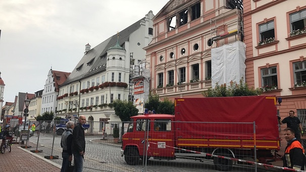 Das Dillinger Rathaus nach dem großen Brand vom 26.7.2017 | Bild: BR / Judith Zacher