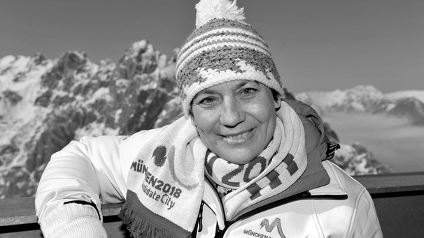 ARCHIV - 02.03.2011, Bayern, Garmisch-Partenkirchen: Die ehemalige Skirennläuferin und Olympiasiegerin Rosi Mittermaier, aufgenommen auf der Alpspitze oberhalb von Garmisch-Partenkirchen. Die deutsche Ski-Ikone Mittermaier ist tot. Die frühere Skirennfahrerin starb am Mittwoch «nach schwerer Krankheit» im Alter von 72 Jahren, wie ihre Familie am Donnerstag mitteilte. Foto: picture alliance / dpa +++ dpa-Bildfunk +++ | Bild: dpa-Bildfunk/Peter Kneffel
