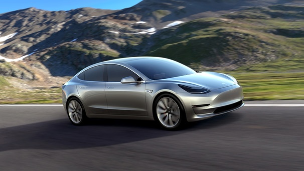 Ein undatiertes Handout Photo vom US-amerikanischen Elektroautohersteller Tesla Motors zeigt den Tesla Model 3 | Bild: TESLA MOTORS/dpa