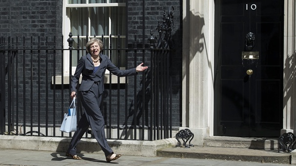 British Home Secretary Theresa May leaves Number 10 Downing Street after attending the last Cabinet Meeting hosted by British Prime Minister David Cameron in Westminster, central London, England | Bild: picture-alliance/dpa