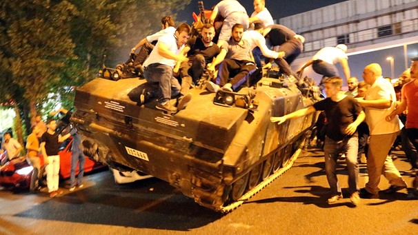 Militärputsch in der Türkei | Bild: picture-alliance/dpa