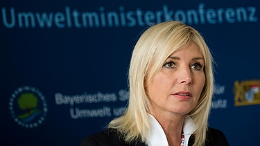 Die bayerische Umweltministerin Ulrike Scharf (CSU) gibt zum Abschluss der Umweltministerkonferenz auf Kloster Banz bei Bad Staffelstein (Bayern) eine Pressekonferenz | Bild: picture-alliance/dpa