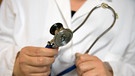 Arzt mit Stethoskop | Bild: picture-alliance/dpa