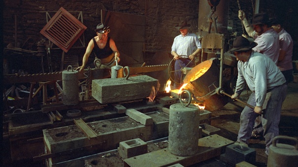 Arbeit in einer historischen Gießerei | Bild: picture-alliance/dpa