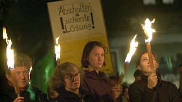 Castorgegner demonstrieren mit Plakaten | Bild: picture-alliance/dpa