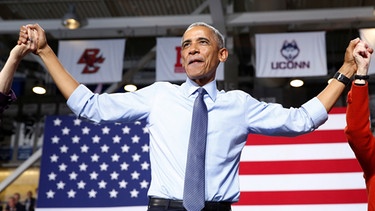 US-Präsident Obama bei einer Wahlveranstaltung für Clinton in New Hampshire | Bild: Reuters (RNSP)/Kevin Lamarque