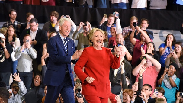 Bill und Hillary Clinton in North Carolina | Bild: picture-alliance/dpa