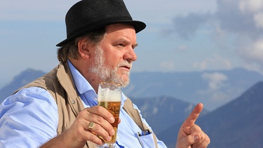 Schauspieler Andreas Geiss ("Dahoam is Dahoam") beim Gipfeltreffen mit Werner Schmidbauer auf dem Hochfelln bei Ruhpolding. | Bild: BR/Werner Schmidbauer