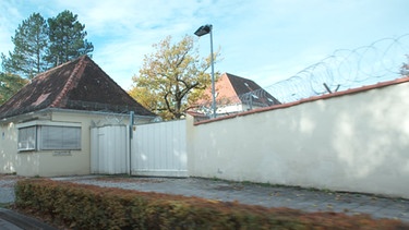 Mauer um das BND-Gelände in Pullach | Bild: BR / Videoprint